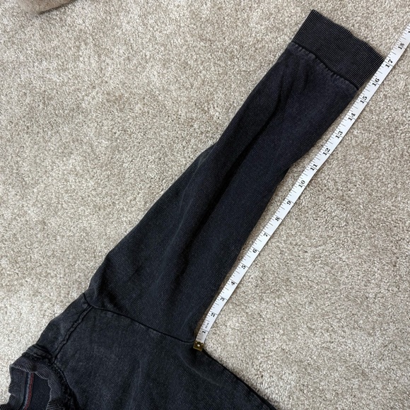 Anthropologie Pilcro Split Hem Acid Washed Black V-Neck Top Size Medium Boho - Picture 10 of 11